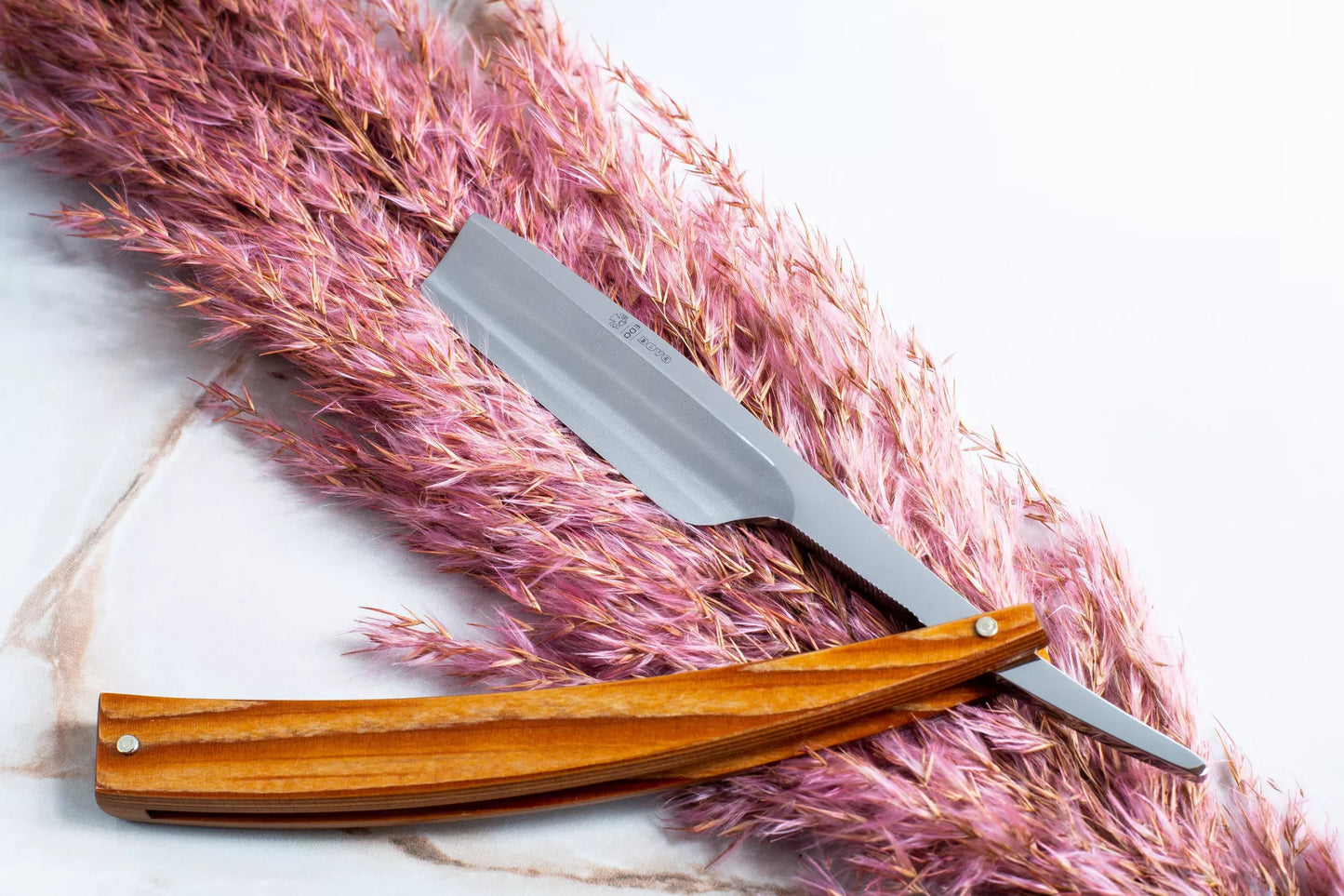 Dovo Edo Swisswood Spruce close up